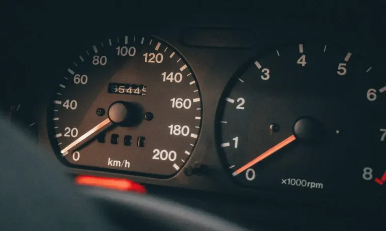 Exported Korean cars lined up for shipping with concerns over mileage fraud and odometer manipulation