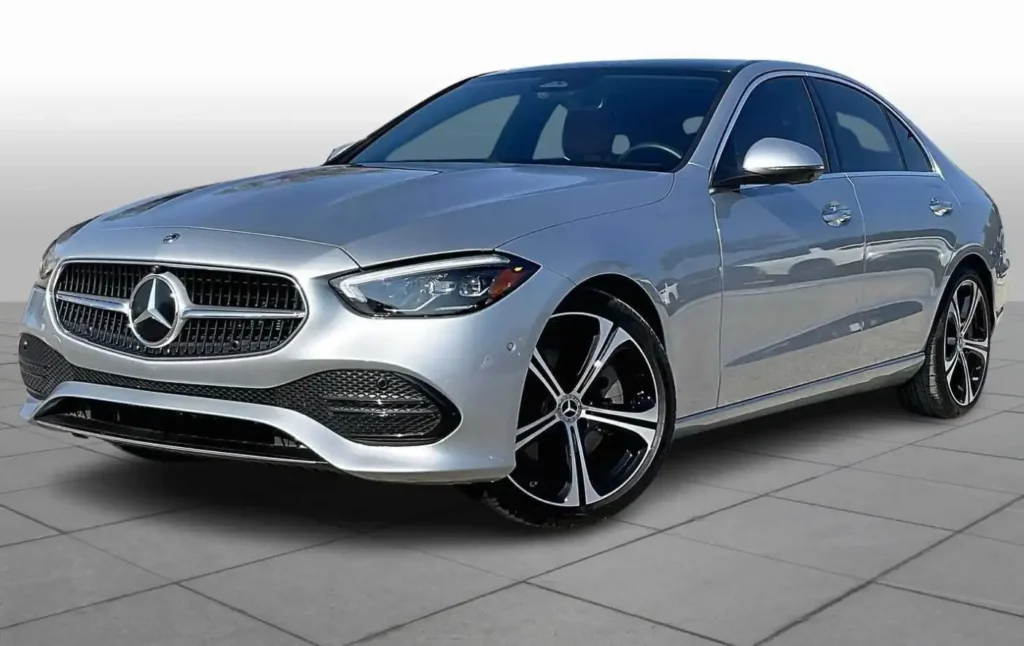 Autos usados certificados Mercedes-Benz Hansung Motor exhibidos en sala de exposición con inspección oficial y garantía.