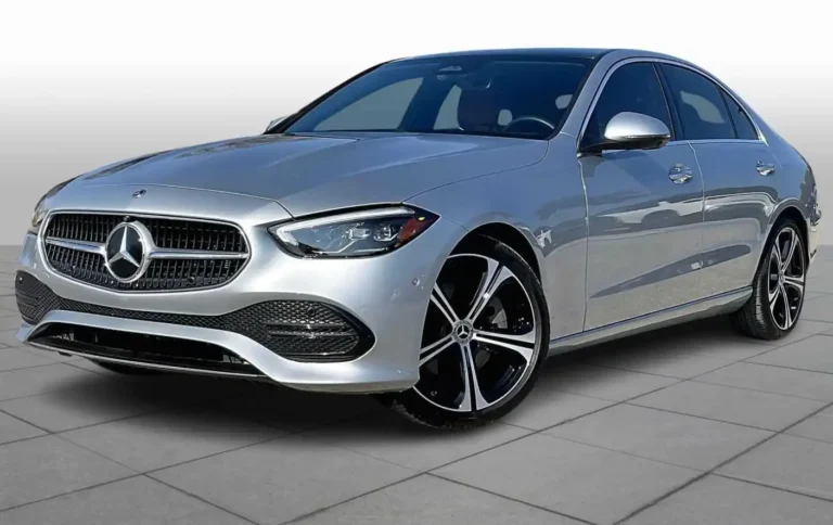 Autos usados certificados Mercedes-Benz Hansung Motor exhibidos en sala de exposición con inspección oficial y garantía.